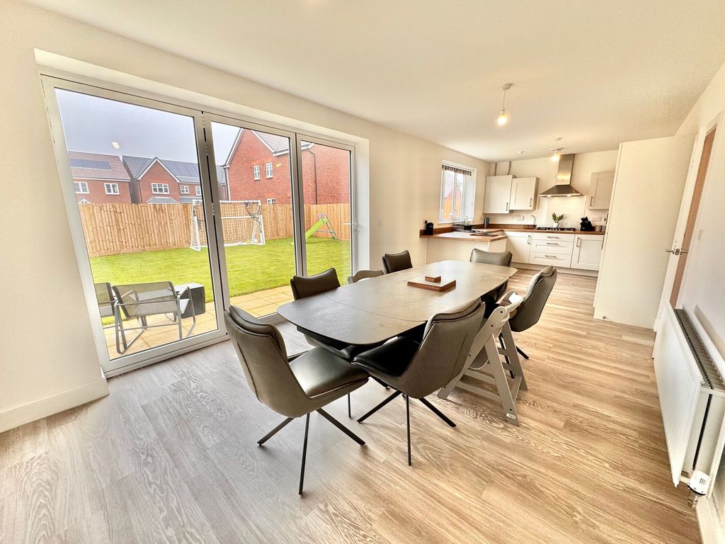 Property photo 3 of 39 Dining Area