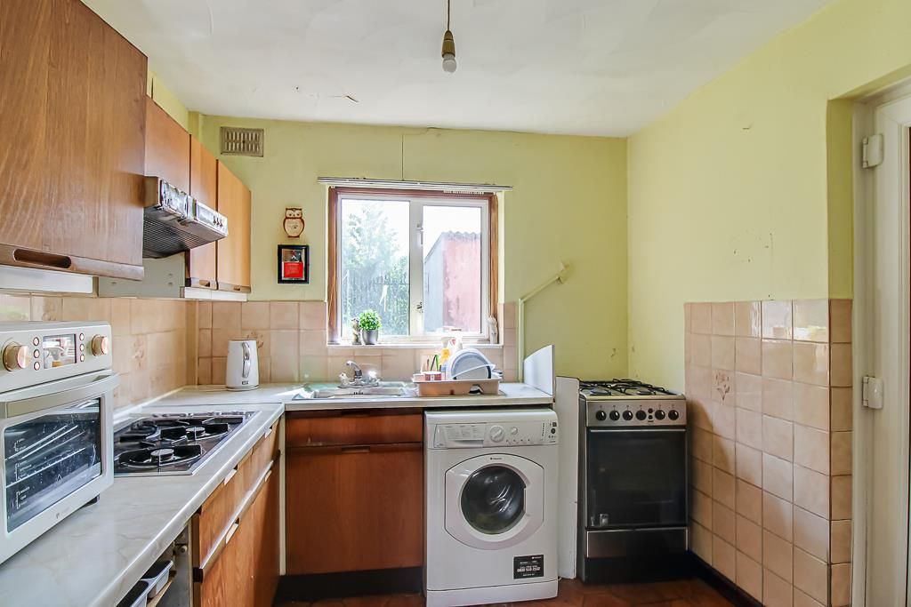 Property photo 3 of 12 Kitchen