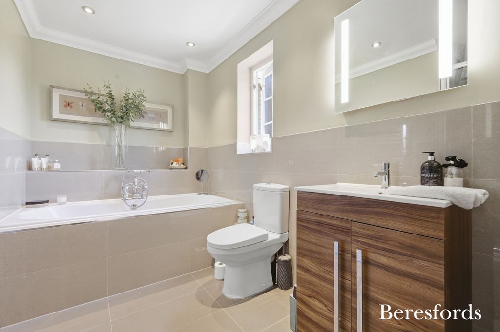 Additional image 17 of 5 bed detached house for saleCuckoo Way, Great Notley CM77