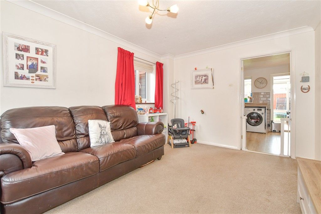 Property photo 1 of 8 Lounge