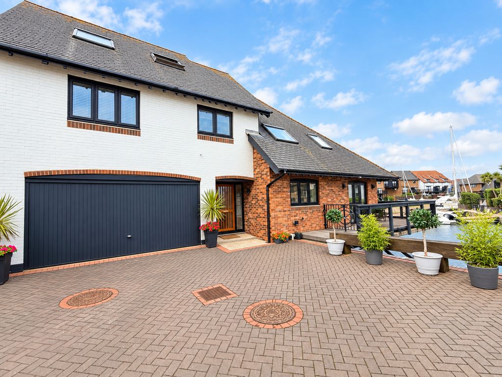 Property photo 1 of 35
