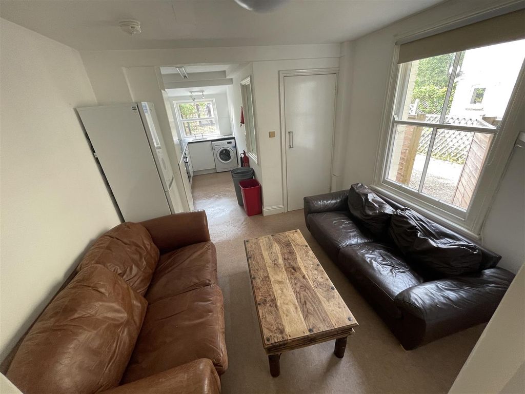 Property photo 2 of 12 73-Lounge.Jpg