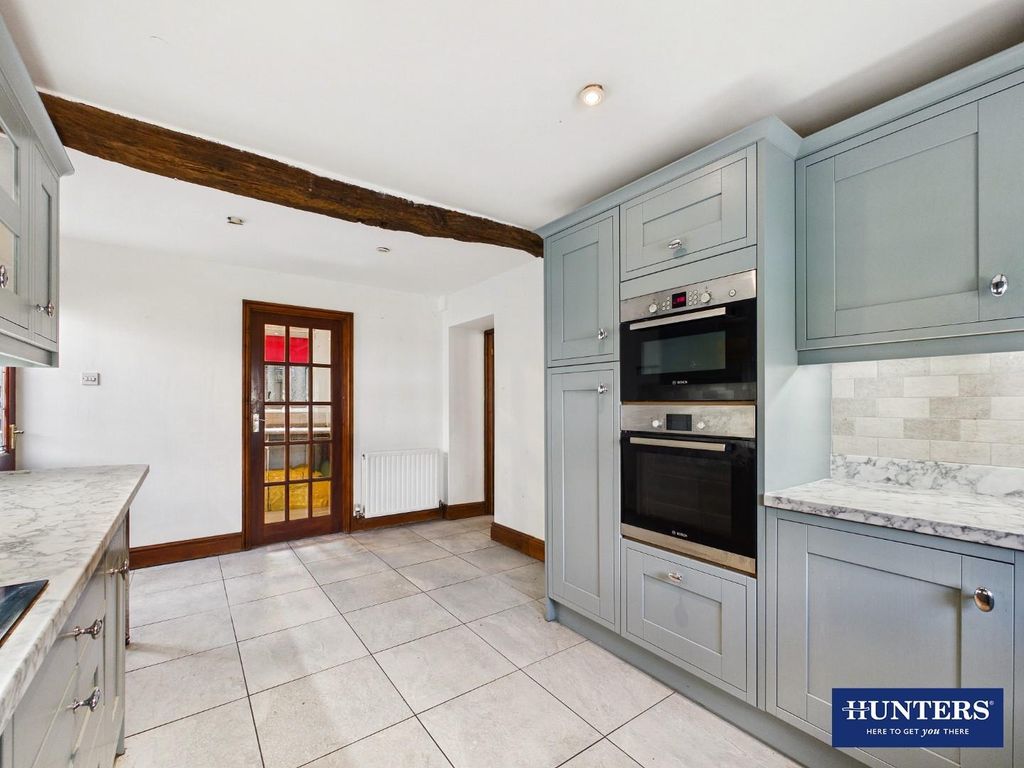 Property photo 3 of 35 Kitchen