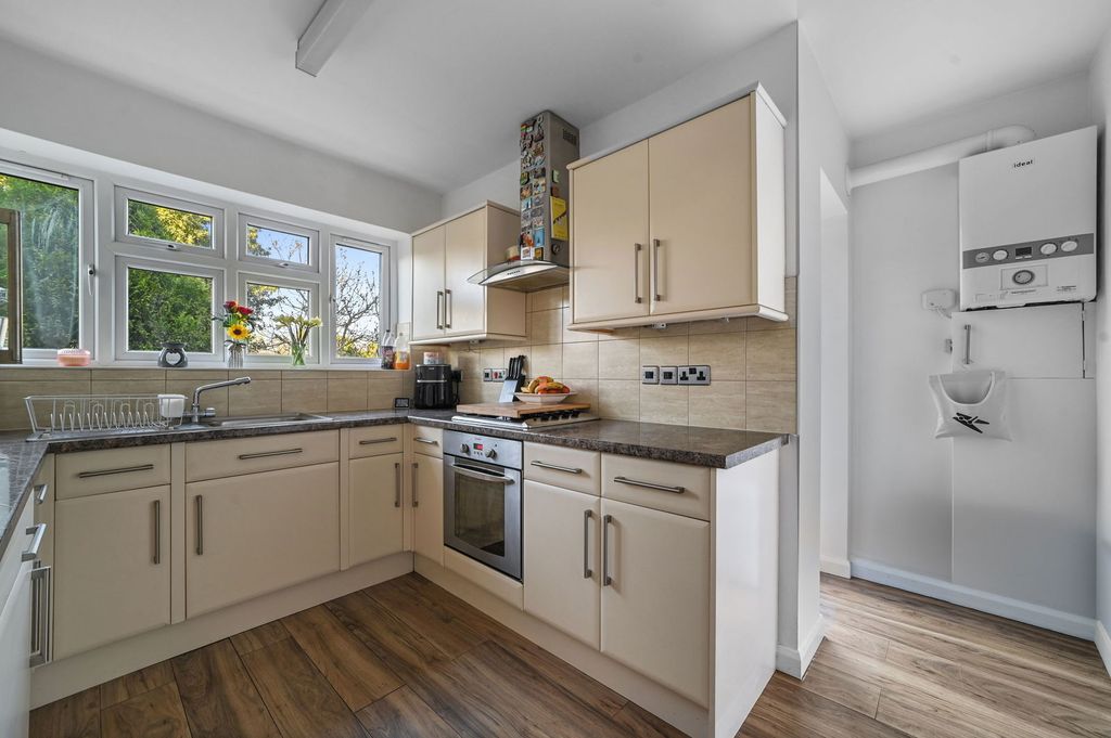 Property photo 3 of 9