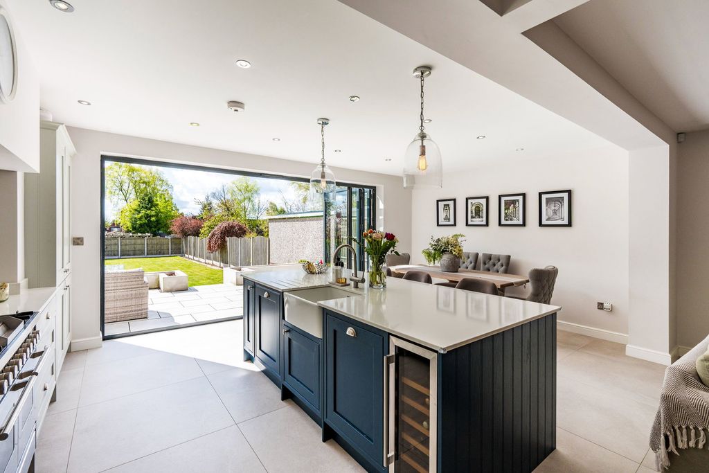 Property photo 2 of 41