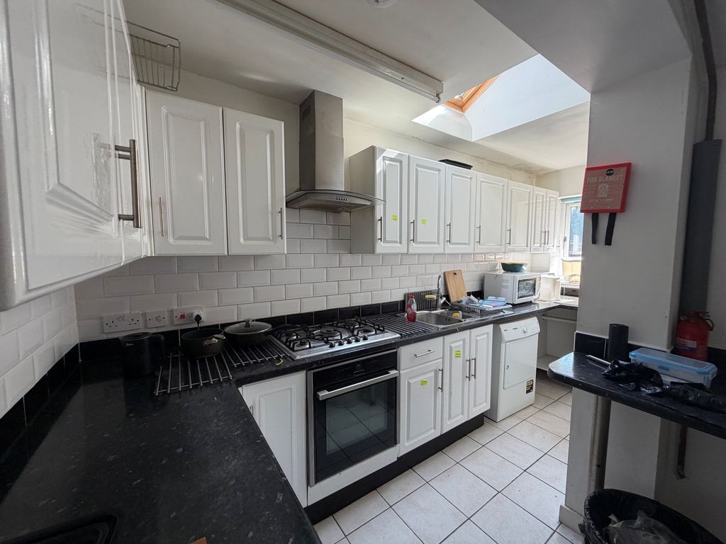 Property photo 3 of 5