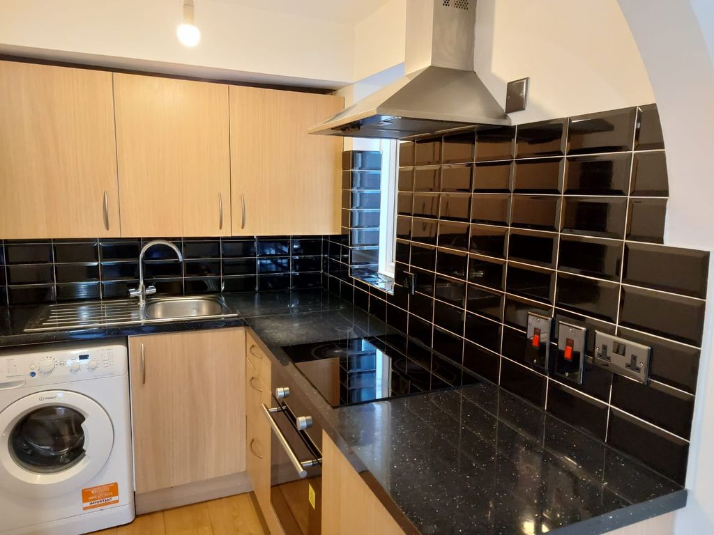 Property photo 1 of 5 Well Presented Ground Floor Studio