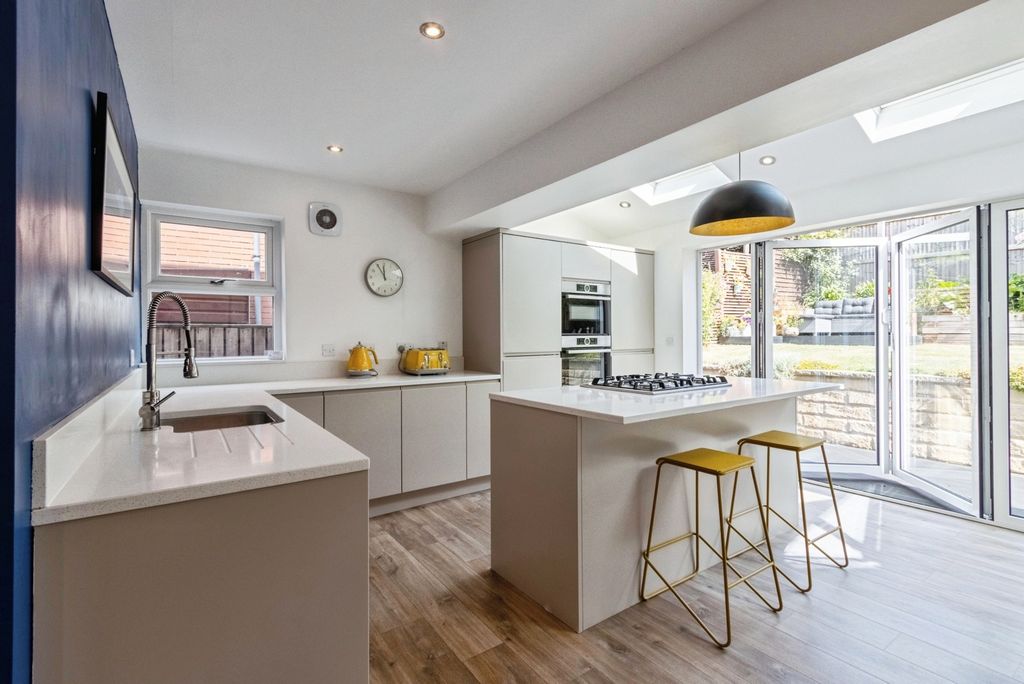 Property photo 2 of 34 Pbox-Img.Jpg