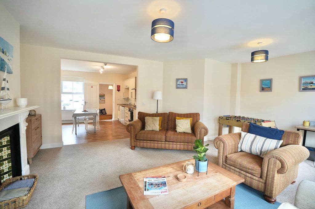 Property photo 3 of 21