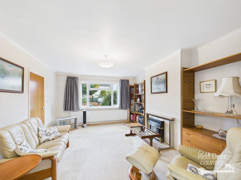 Property photo 2 of 19 Sitting Room