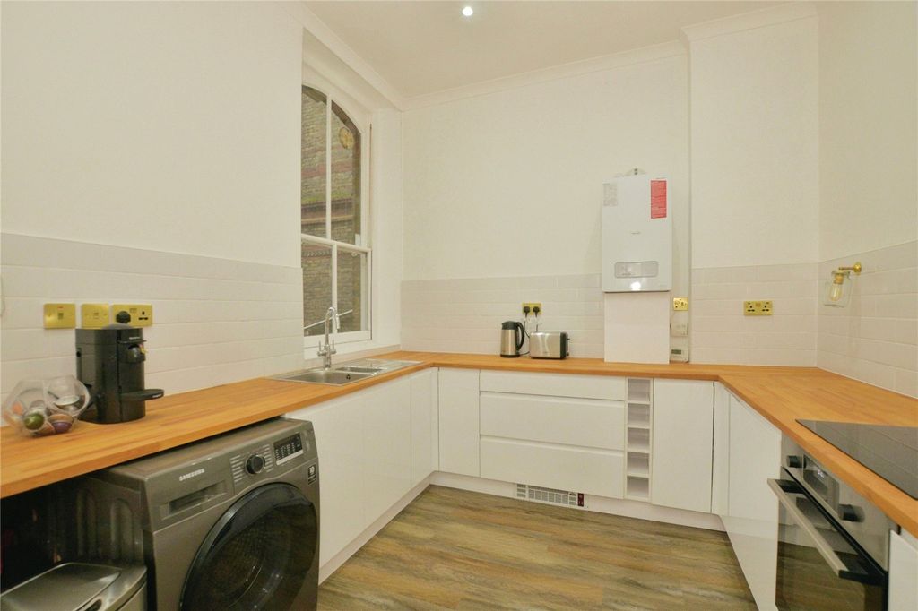 Property photo 3 of 17 Kitchen