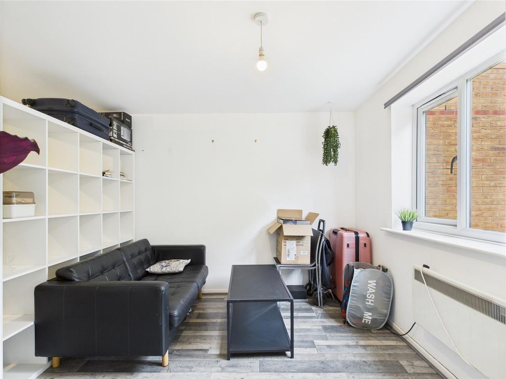 Property photo 3 of 10 Cam01358G0-Pr0155-Still007.Jpg