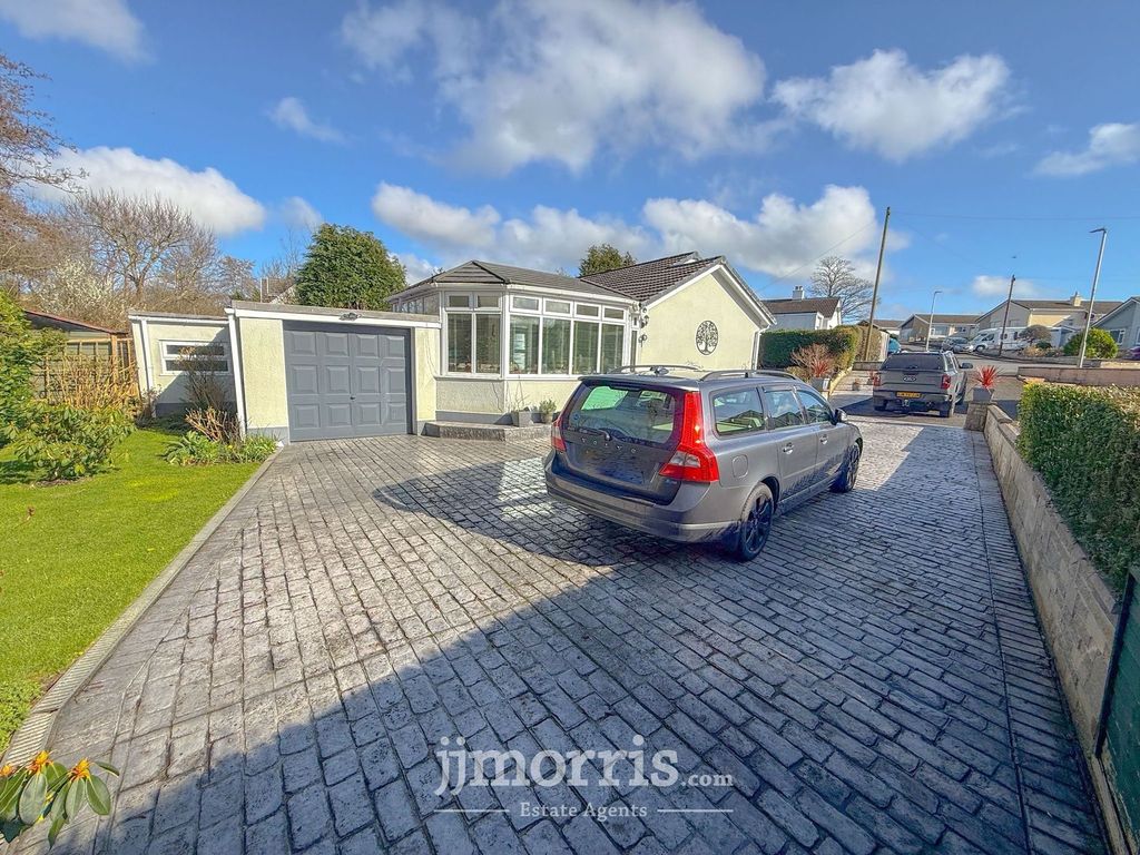 Property photo 2 of 31