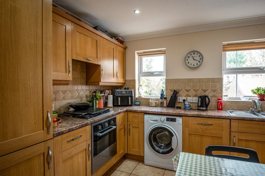Property photo 2 of 21