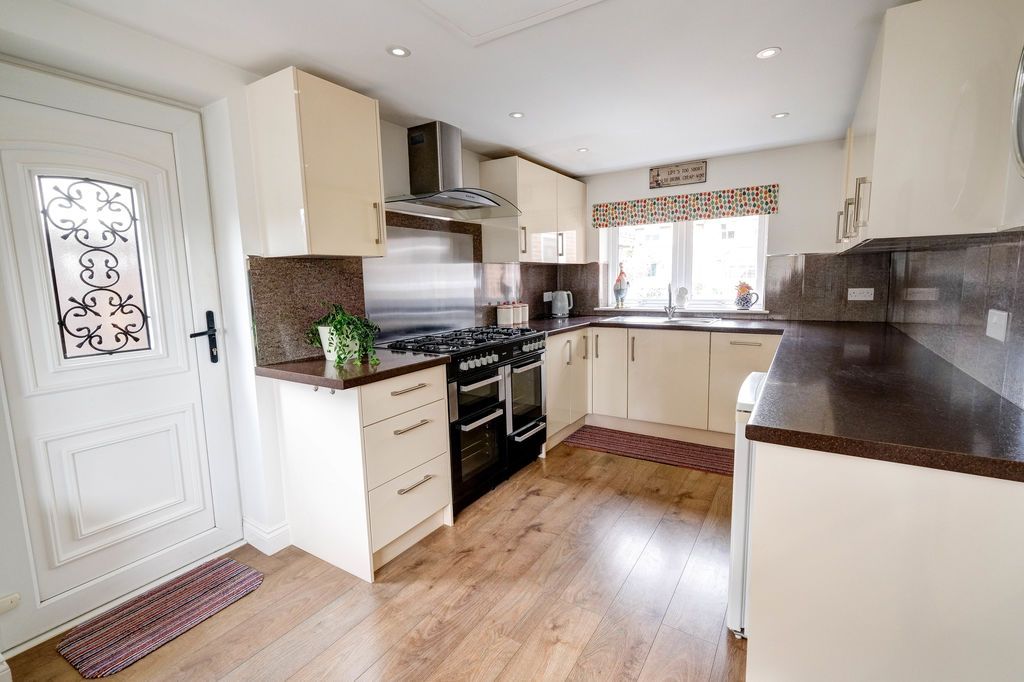 Property photo 3 of 19 Photo 10