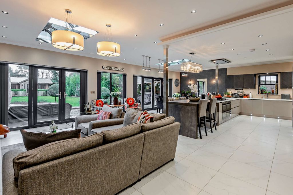 Property photo 2 of 20 Kitchen/Family Room