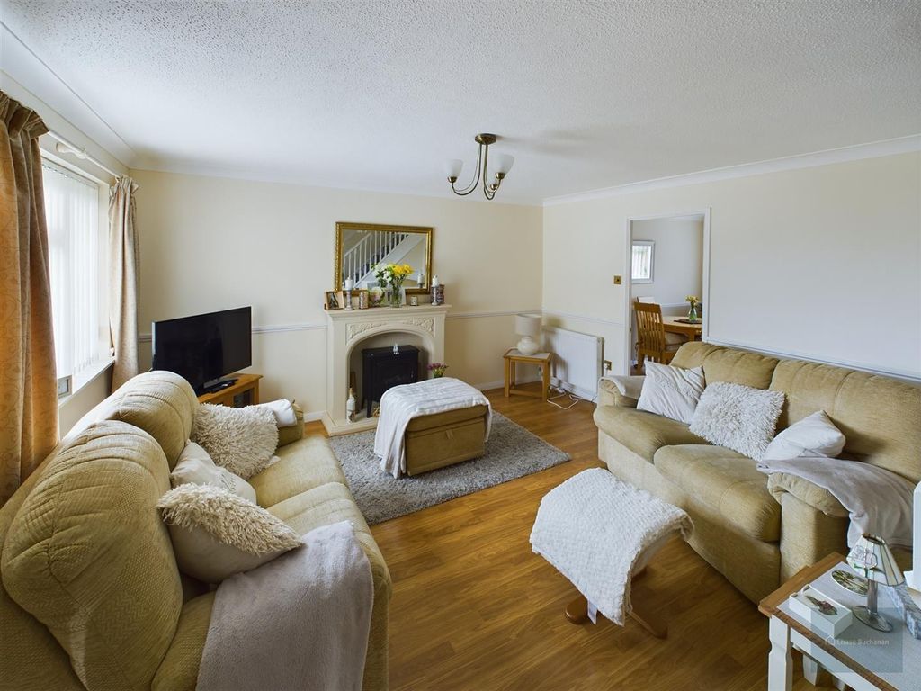 Property photo 2 of 12 Cam02558G0-Pr0140-St