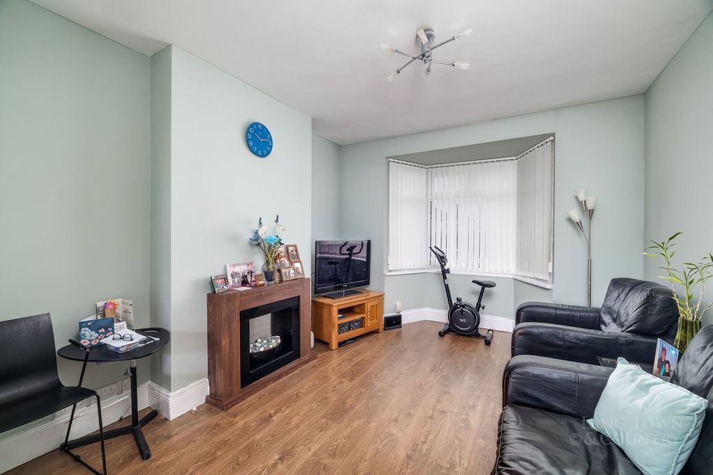 Property photo 2 of 17