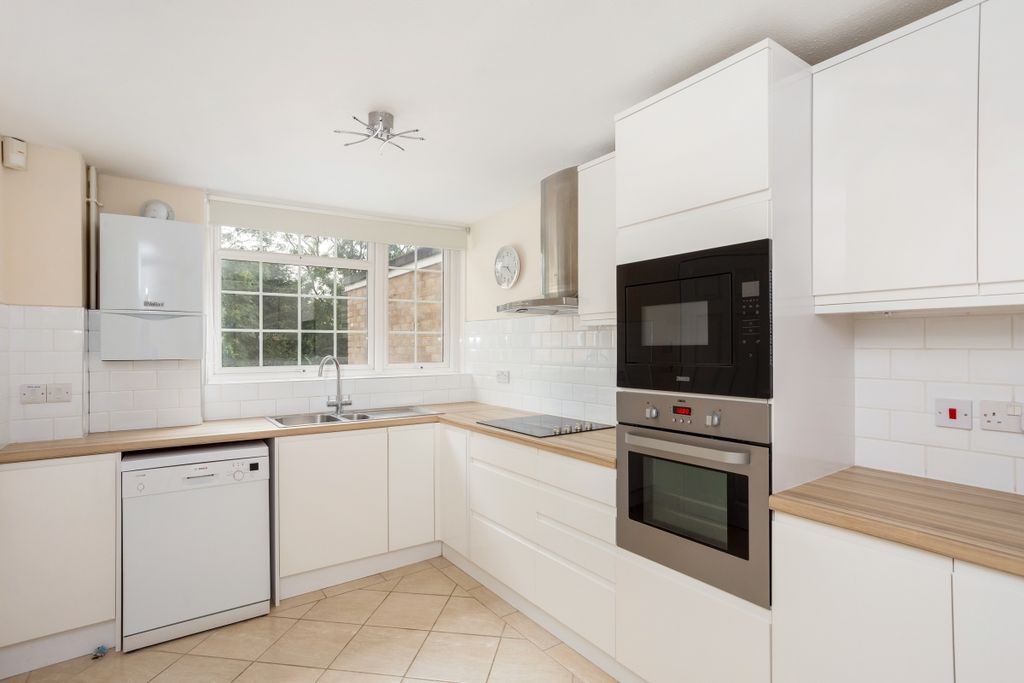 Property photo 3 of 19 1 Ellison Close 2...