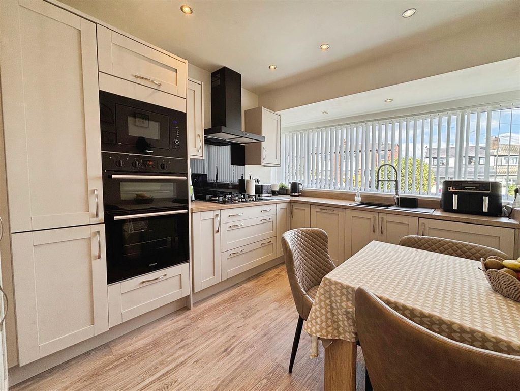 Property photo 2 of 20 Kitchen/Diner