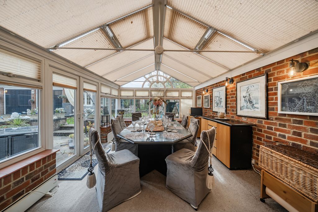 Property photo 2 of 28 Picture No. 34