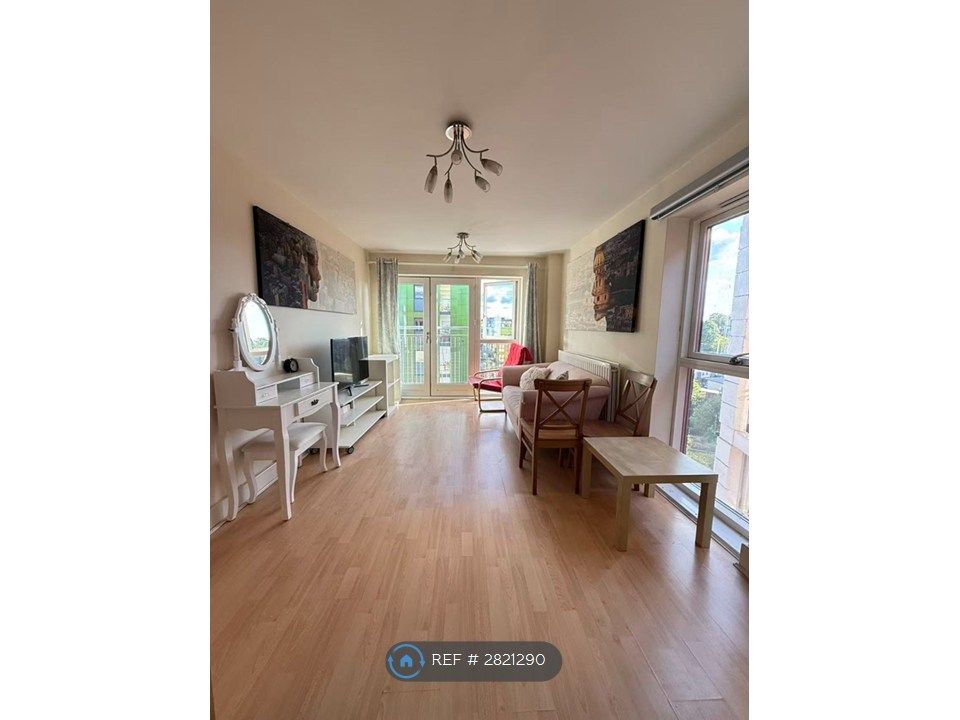 Property photo 1 of 11 Living Room