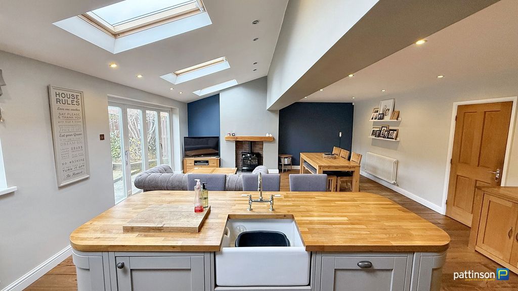 Property photo 3 of 31