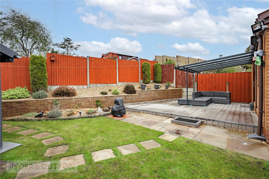 Property photo 2 of 21 Garden