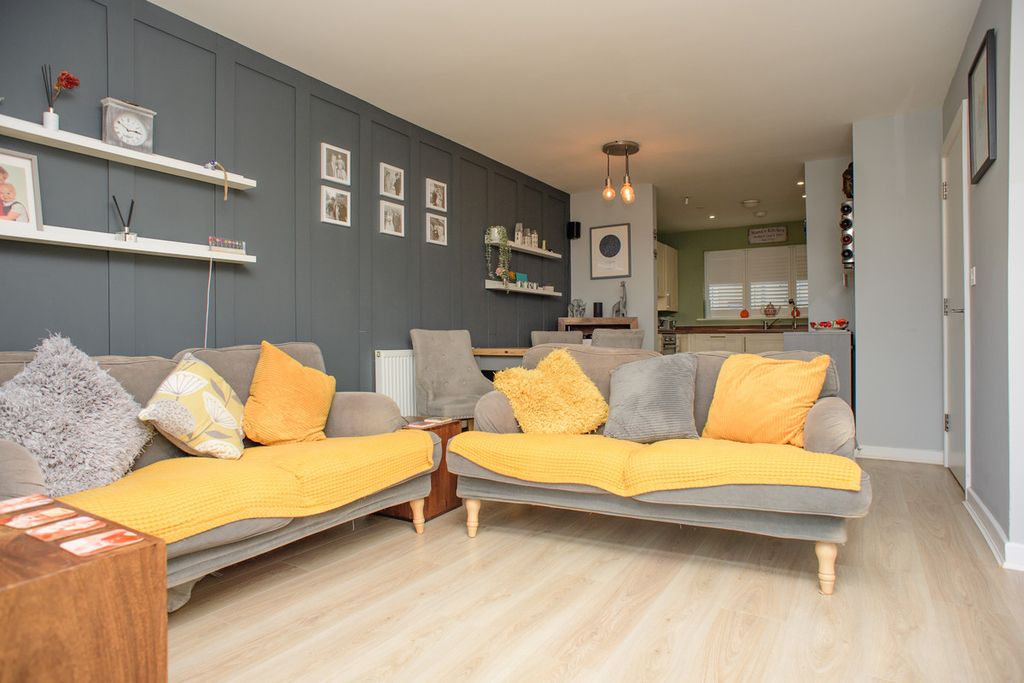 Property photo 3 of 19