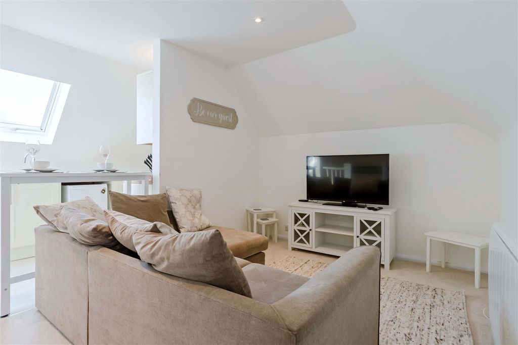 Property photo 3 of 12 St_Bots_10.Jpg