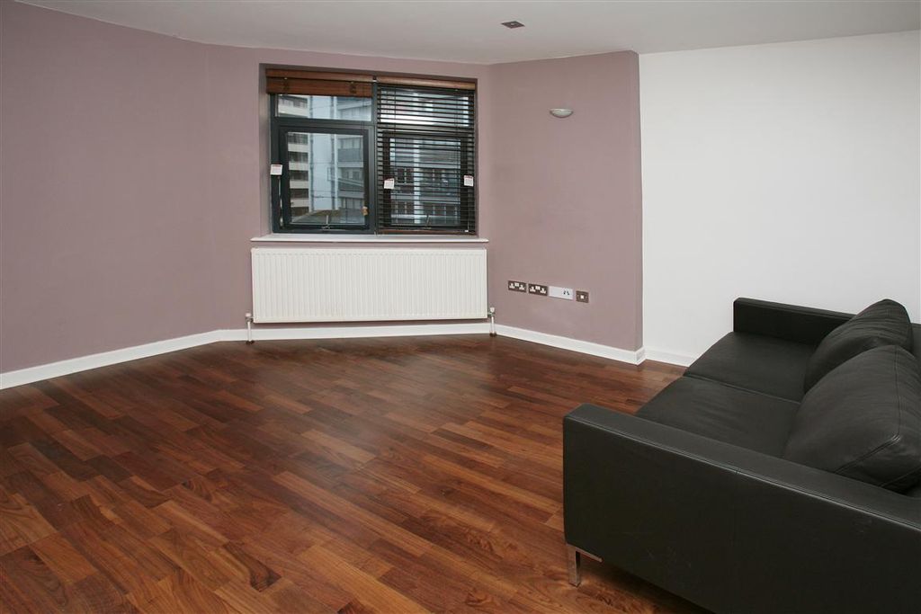 Property photo 2 of 9 Lounge