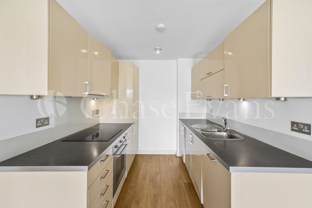 Property photo 2 of 11 Kitchen
