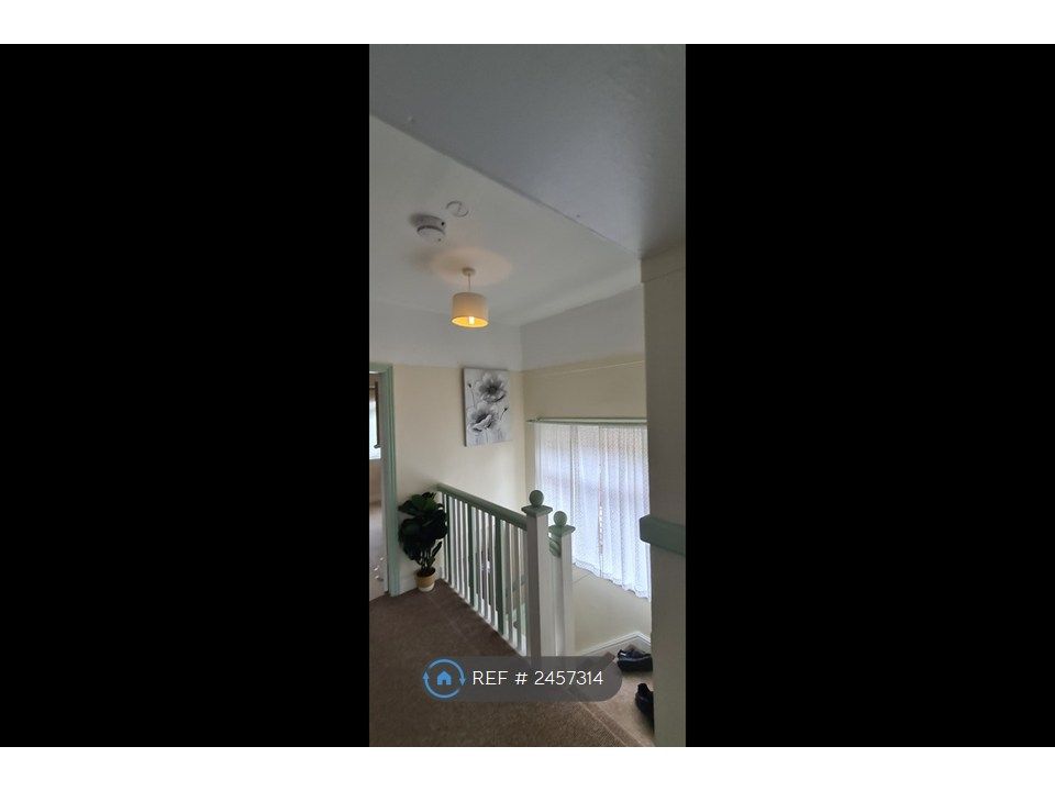 Property photo 3 of 10 1 Bed - St5