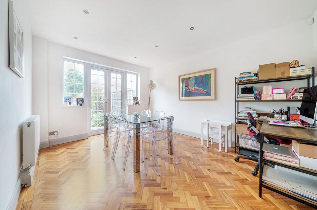 Property photo 2 of 16 Davidson Frost-Wellings, Dfw, Reddings Avenue, Bus