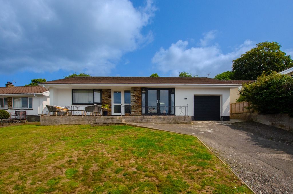 Property photo 1 of 14 7 Reeds Park To Book A Viewing Call Tps Lostwithi