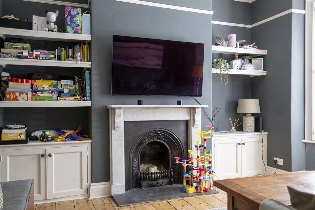 Property photo 3 of 30 4_Howard_Street_17.Jpg