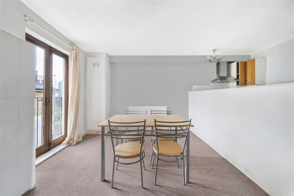 Property photo 3 of 11 Reception/Kitchen
