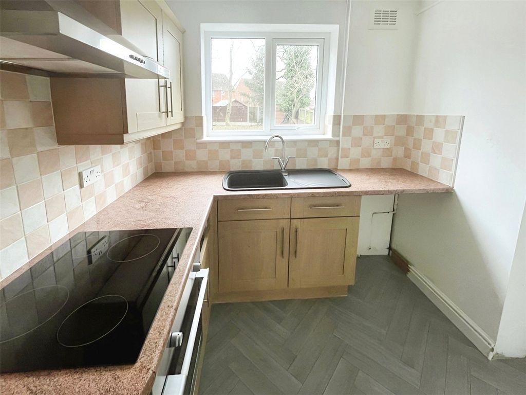 Property photo 2 of 9 Kitchen