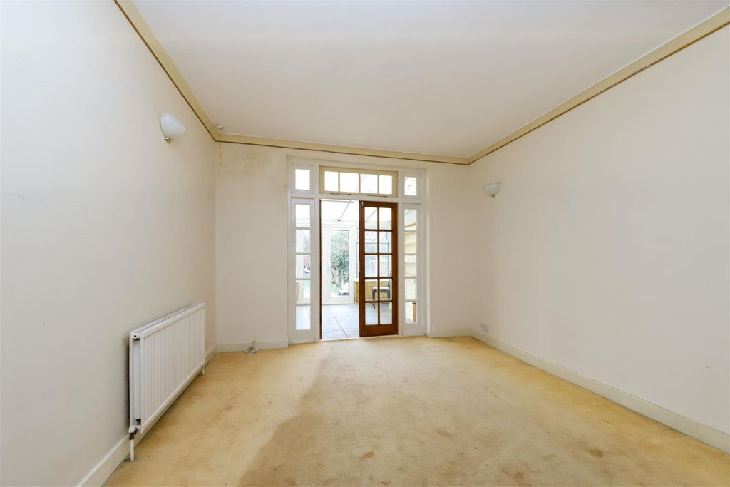 Property photo 3 of 11 Dining Room