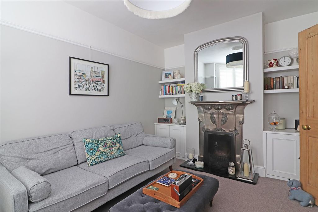 Property photo 3 of 21