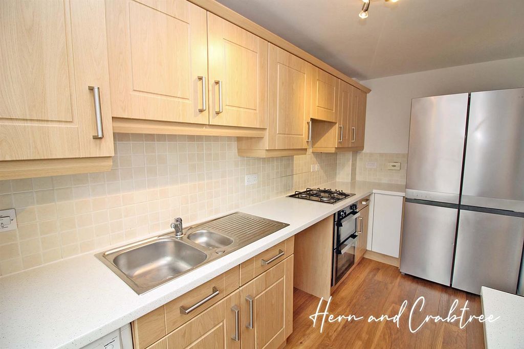 Property photo 3 of 11 Kitchen