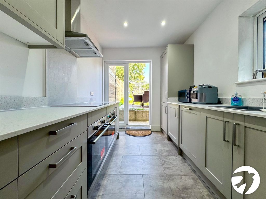 Property photo 3 of 23 Kitchen
