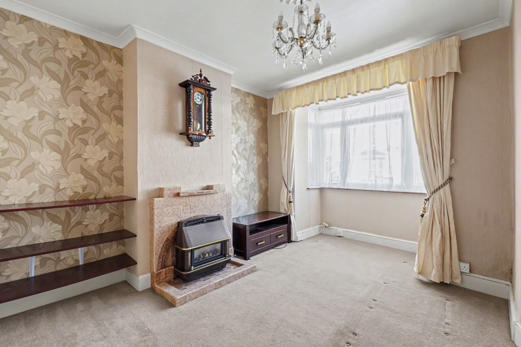 Property photo 3 of 12 4706799