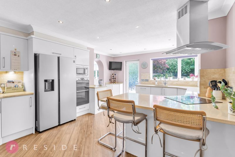 Property photo 3 of 25 Breakfast Kitchen
