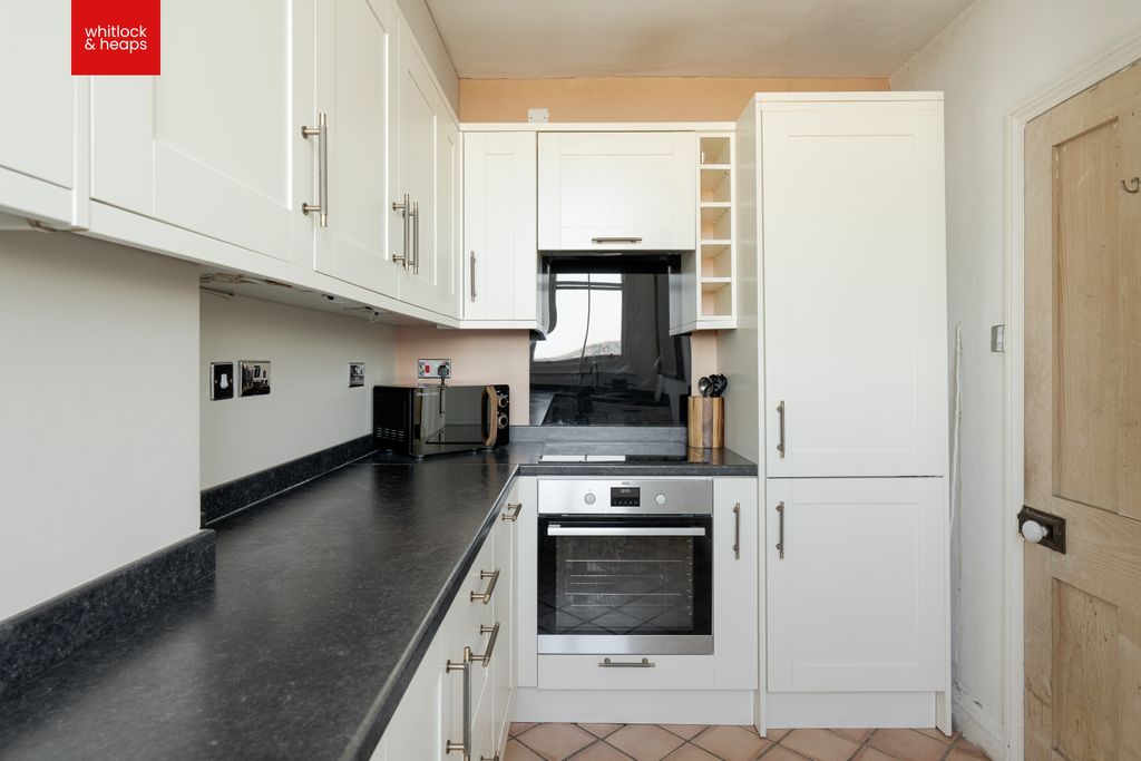 Property photo 3 of 15 Kit 2