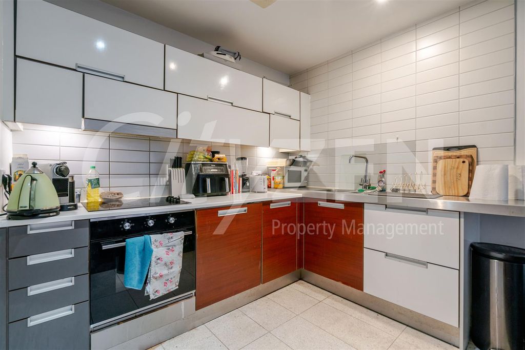 Property photo 2 of 18 Kitchen