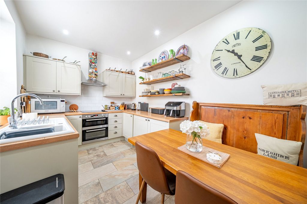 Property photo 2 of 14 Picture No. 15