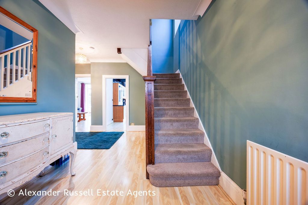 Property photo 3 of 28