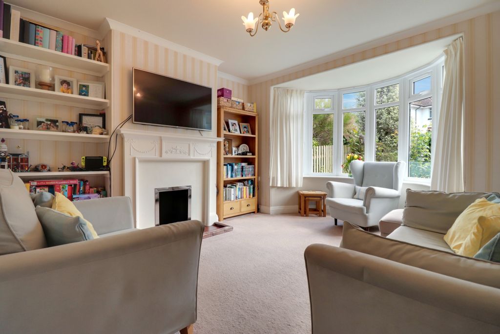 Property photo 2 of 16 Sitting Room