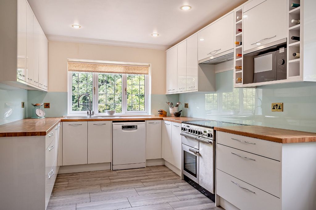 Property photo 3 of 20 Picture 3